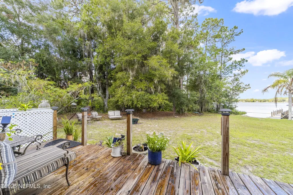 942 State Road 20 Interlachen FL 32148