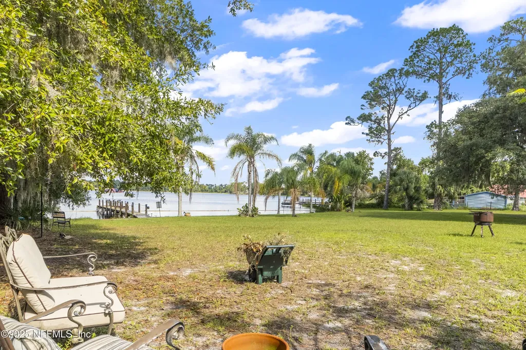 942 State Road 20 Interlachen FL 32148