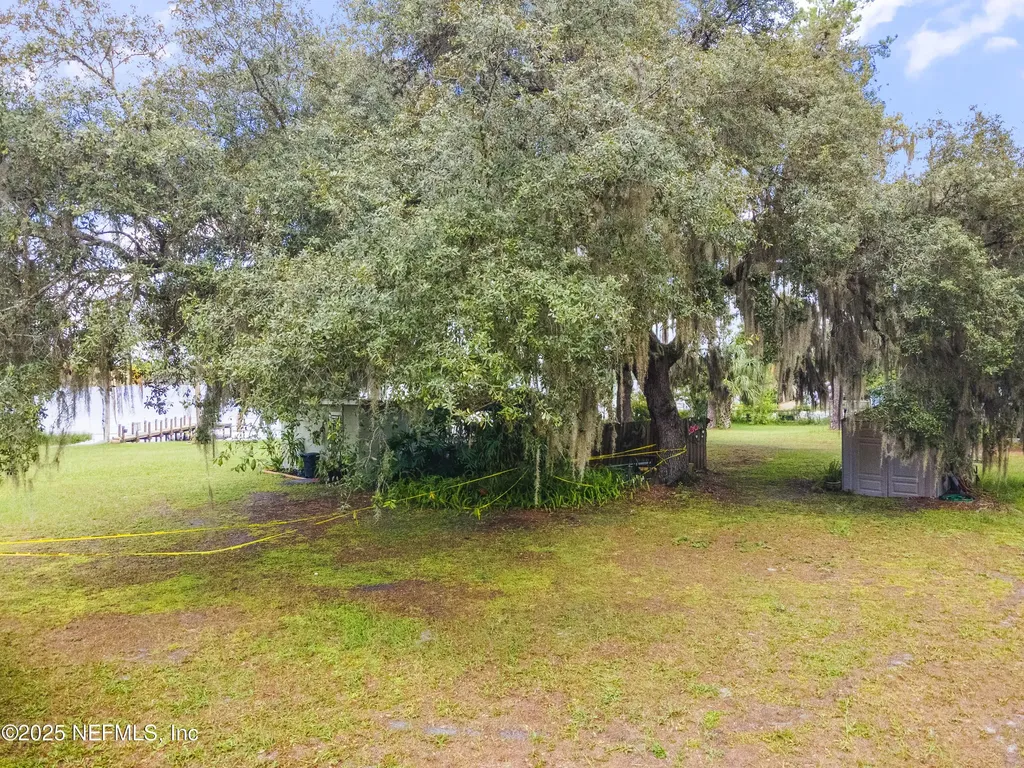 942 State Road 20 Interlachen FL 32148