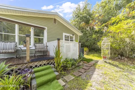 942 State Road 20 Interlachen FL 32148