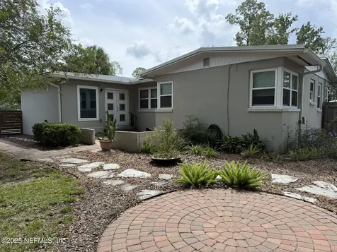 3859 Via De La Reina Jacksonville FL 32217