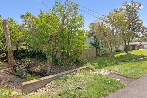 7045 Bonnie Brae Lane Jacksonville FL 32210