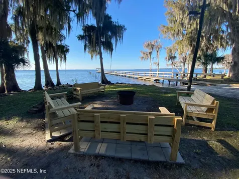806 Paradise Boulevard Georgetown FL 32139