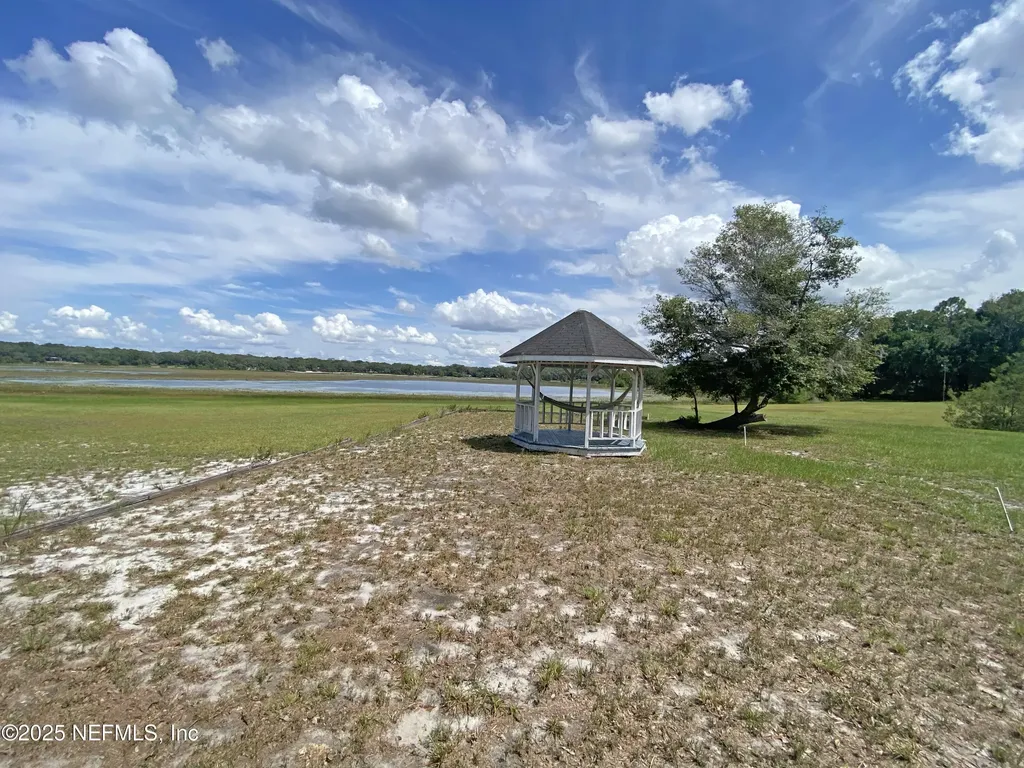 148 Swan Lake Drive Melrose FL 32666