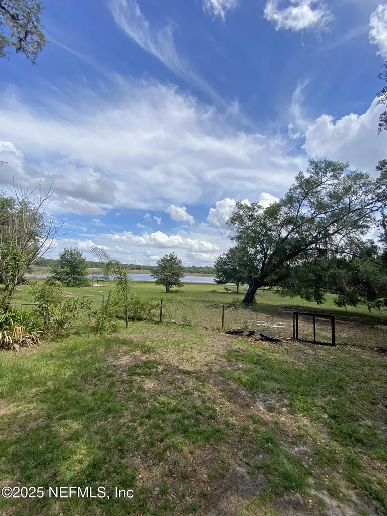 148 Swan Lake Drive Melrose FL 32666