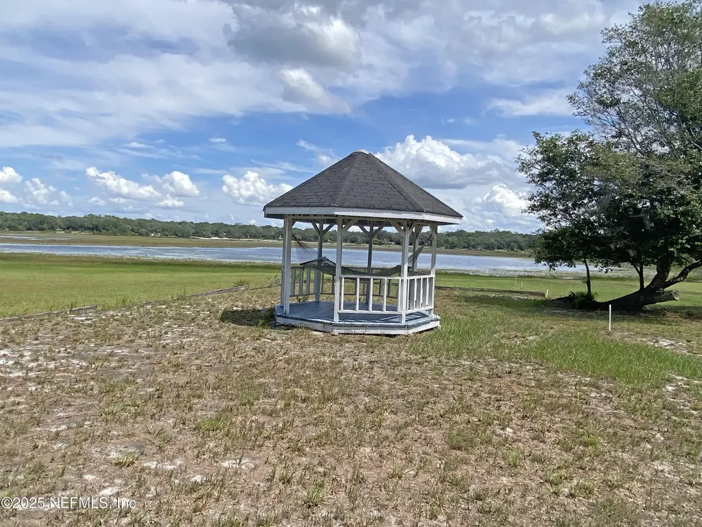 148 Swan Lake Drive Melrose FL 32666