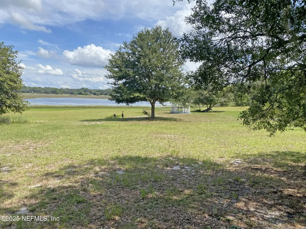 148 Swan Lake Drive Melrose FL 32666