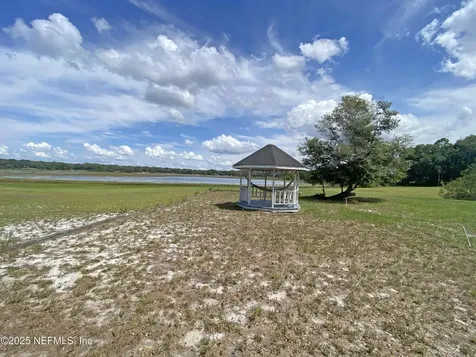 148 Swan Lake Drive Melrose FL 32666