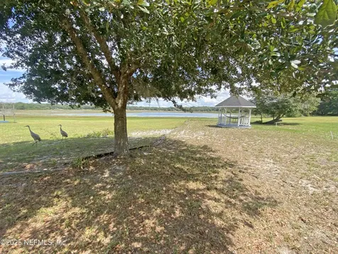 148 Swan Lake Drive Melrose FL 32666