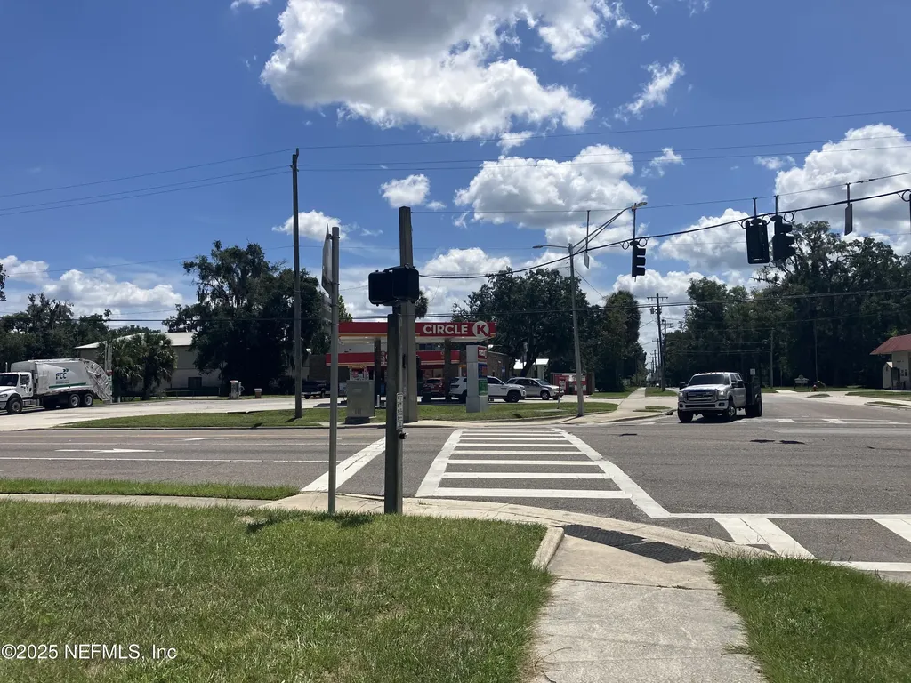 206 S Oakridge Avenue Green Cove Springs FL 32043