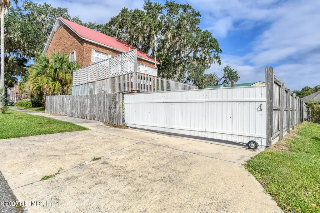 10 Central Avenue Crescent City FL 32112