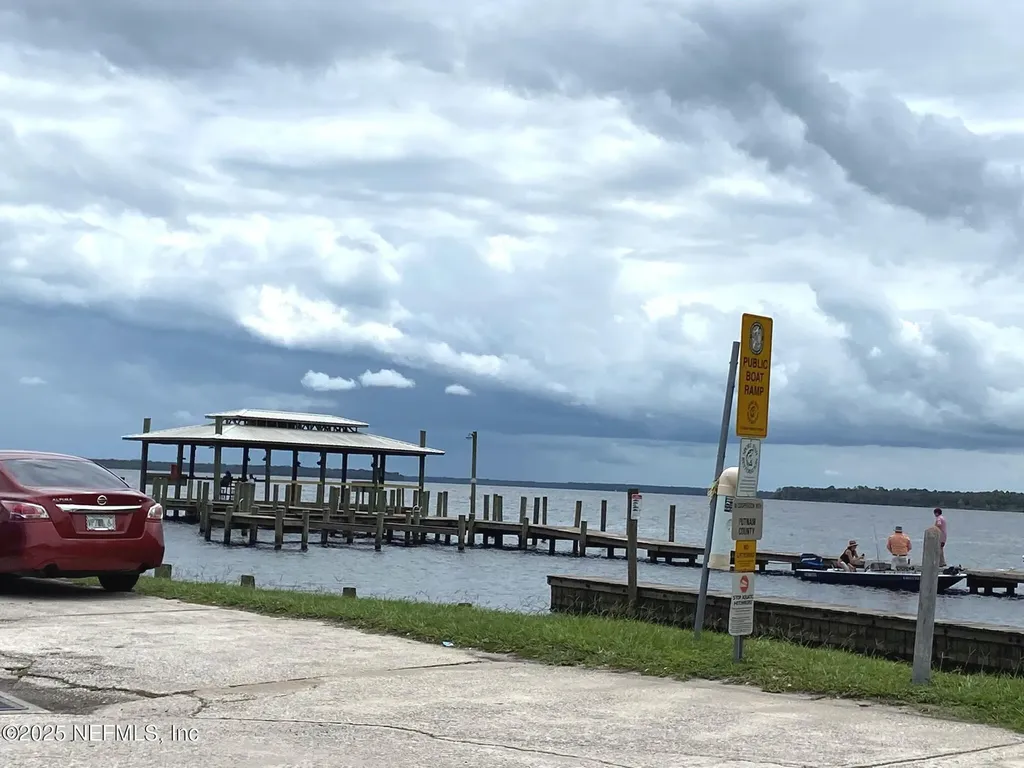 10 Central Avenue Crescent City FL 32112