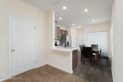 862 Capitol Parkway Jacksonville FL 32218