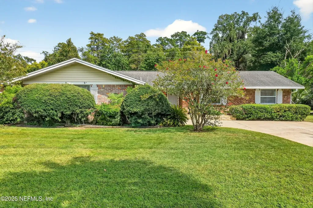 1261 Lamanto Avenue E Jacksonville FL 32211