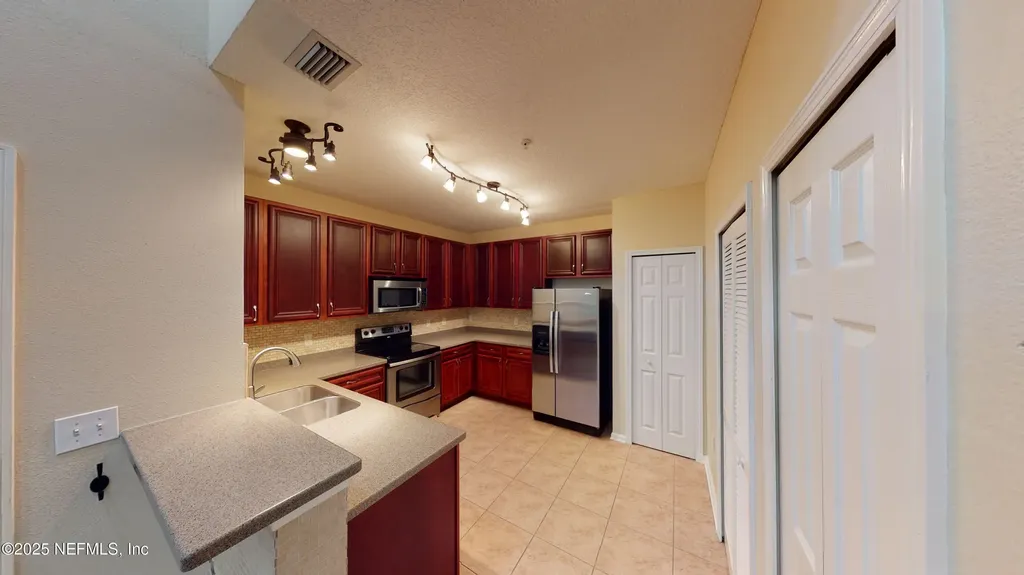8241 Pelican Landing Road Jacksonville FL 32256