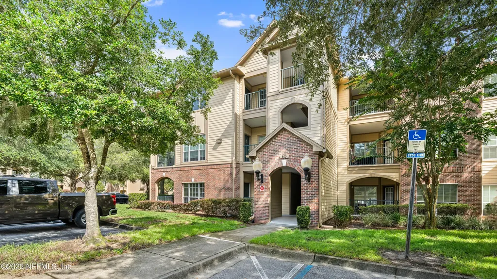 7800 Point Meadows Drive Jacksonville FL 32256