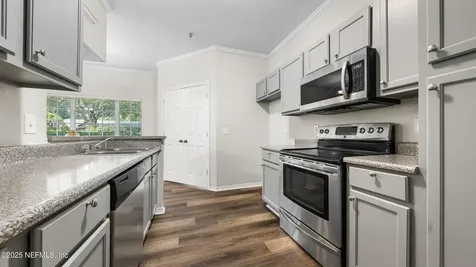 7800 Point Meadows Drive Jacksonville FL 32256