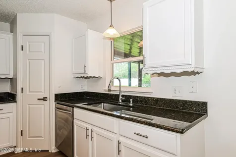 16 Reeding Ridge Drive W Jacksonville FL 32225