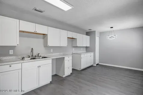7038 Bishop Hatcher Drive W Jacksonville FL 32219