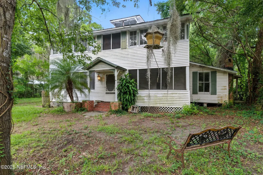 411 N Main Street Crescent City FL 32112