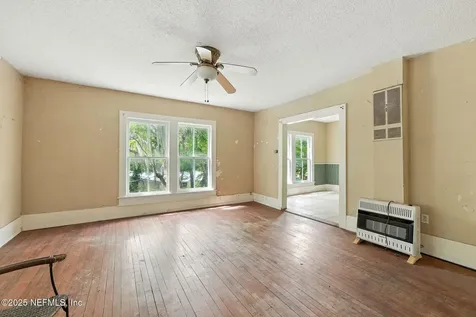 411 N Main Street Crescent City FL 32112