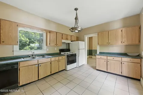 411 N Main Street Crescent City FL 32112