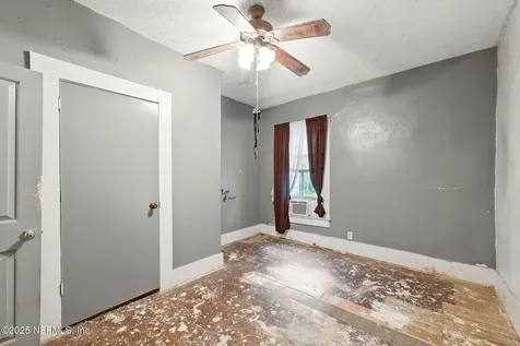 411 N Main Street Crescent City FL 32112