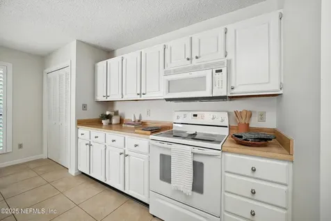 4531 Barrington Oaks Drive Jacksonville FL 32257