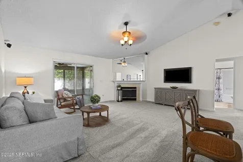 14042 Crestwick Drive W Jacksonville FL 32218