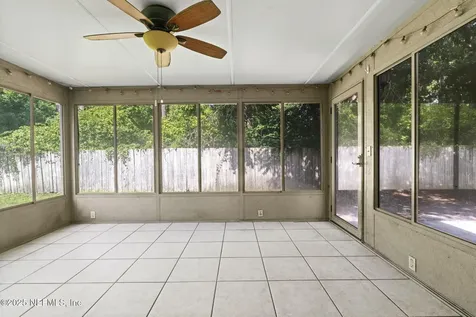 14042 Crestwick Drive W Jacksonville FL 32218