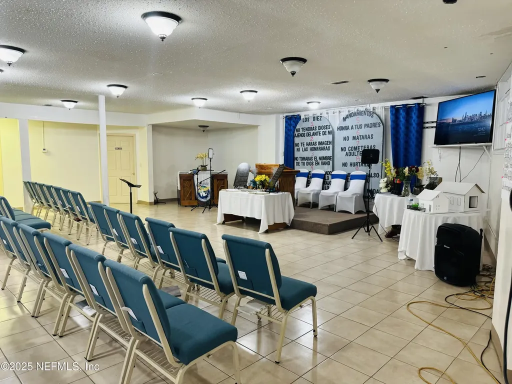 2565 Philips Highway Jacksonville FL 32207
