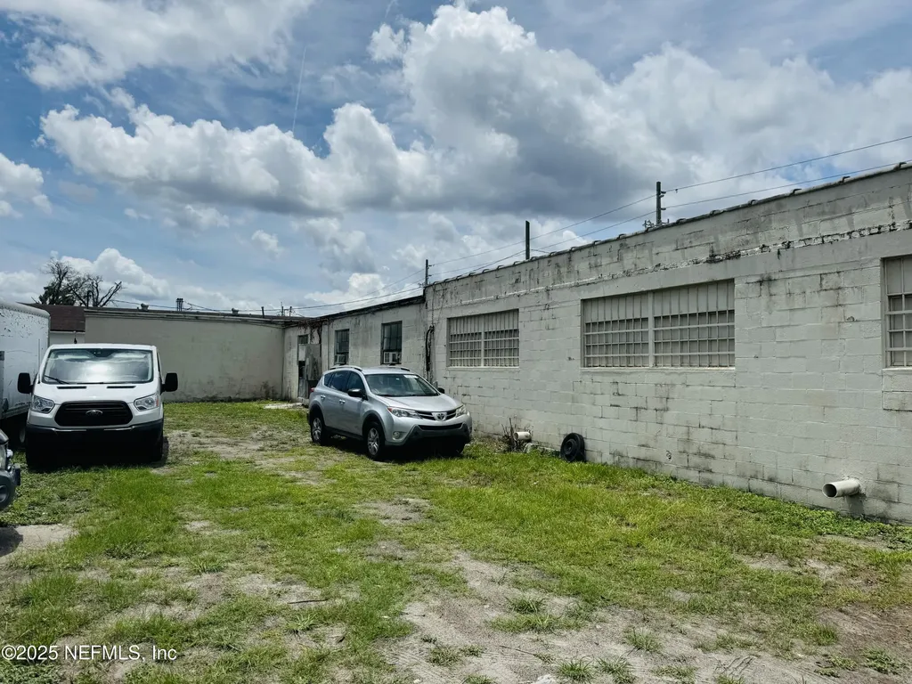 2565 Philips Highway Jacksonville FL 32207