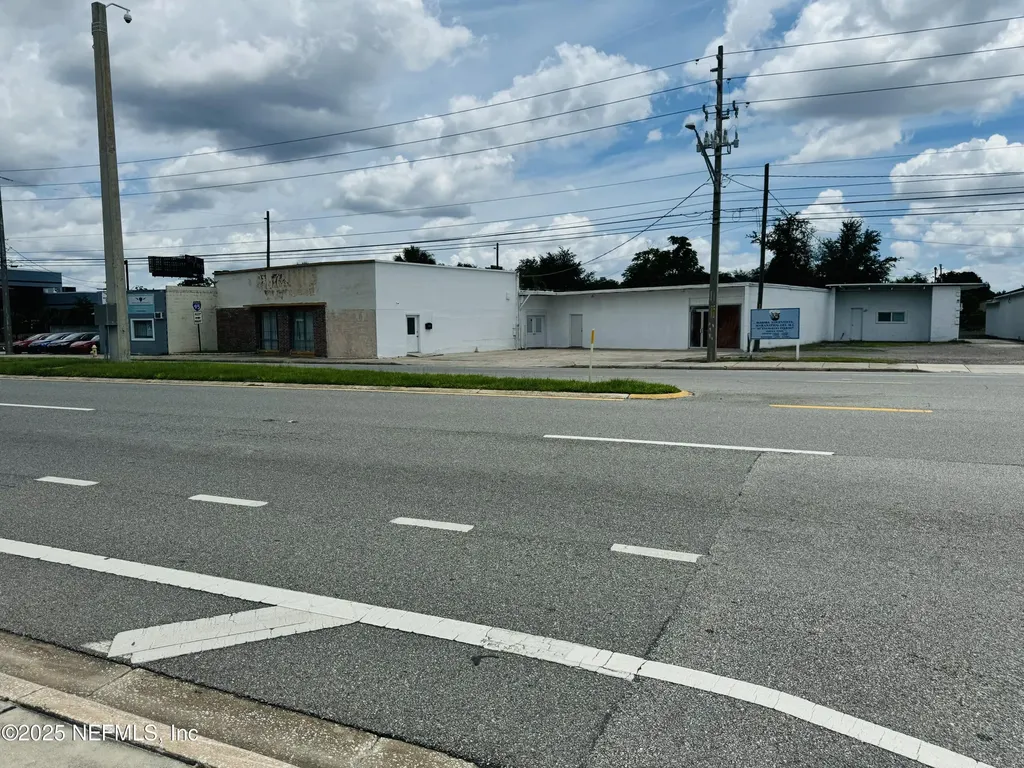 2565 Philips Highway Jacksonville FL 32207