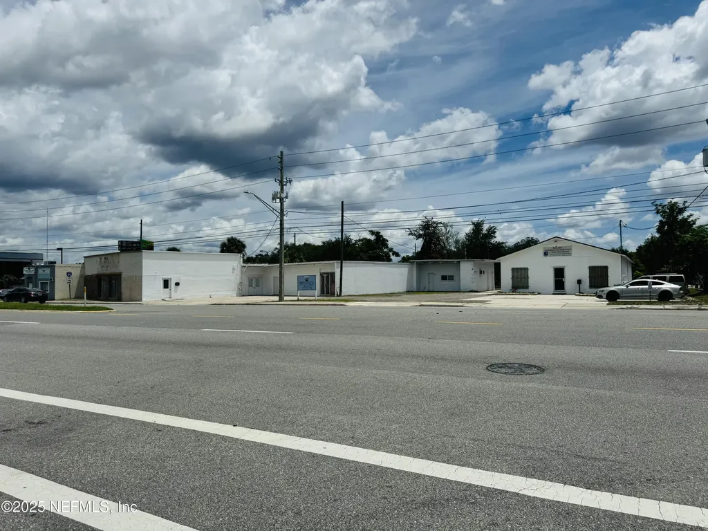 2565 Philips Highway Jacksonville FL 32207