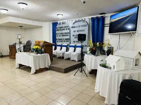 2565 Philips Highway Jacksonville FL 32207