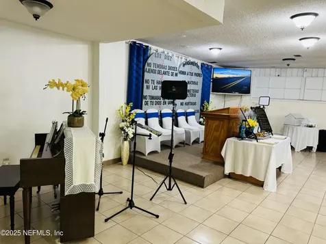 2565 Philips Highway Jacksonville FL 32207