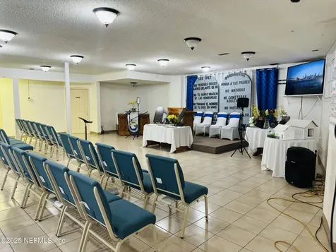 2565 Philips Highway Jacksonville FL 32207