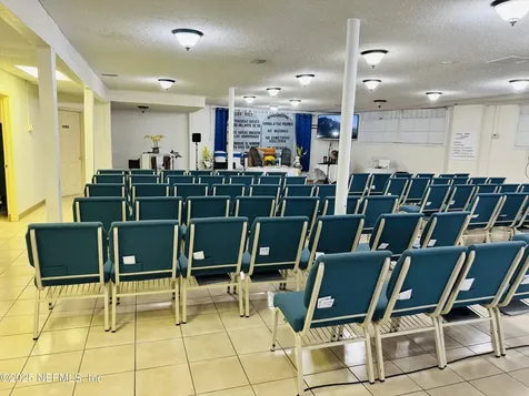 2565 Philips Highway Jacksonville FL 32207