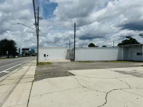 2565 Philips Highway Jacksonville FL 32207