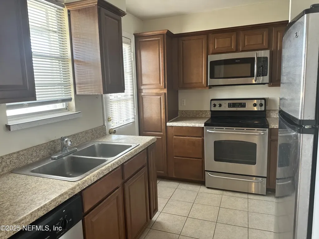 1644 El Camino Road Jacksonville FL 32216