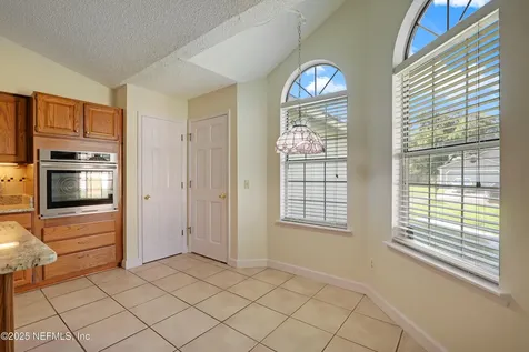 8867 Ivymill Place N Jacksonville FL 32244