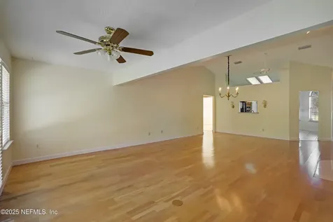 8867 Ivymill Place N Jacksonville FL 32244