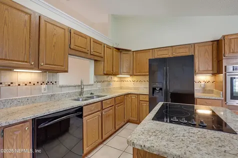 8867 Ivymill Place N Jacksonville FL 32244