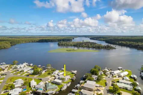 192 Sportsman Drive Welaka FL 32193