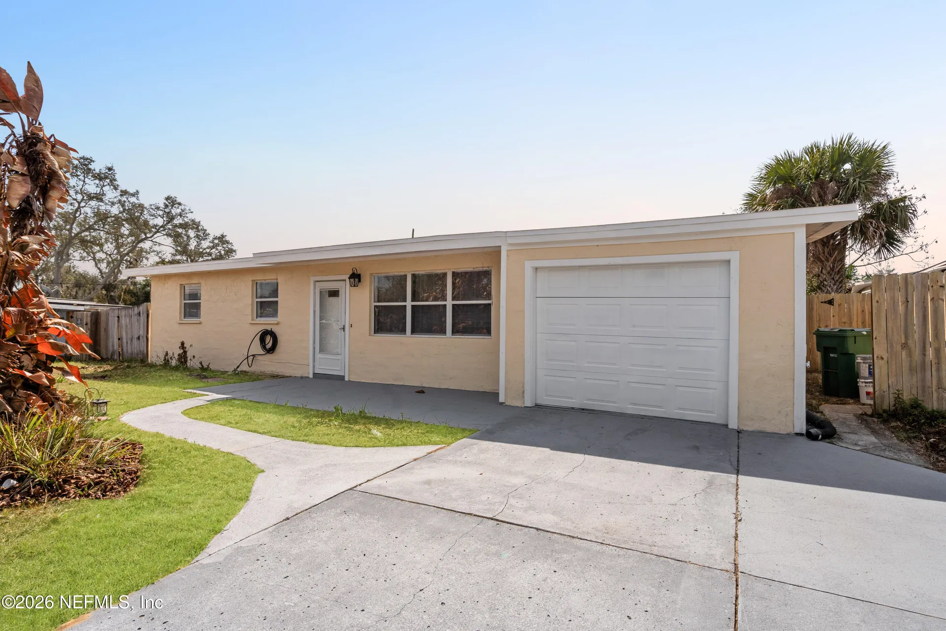 1413 Jackson Avenue Daytona Beach FL 32117