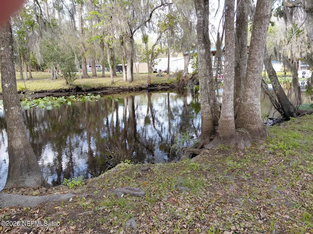 106 Breezewood Circle San Mateo FL 32187