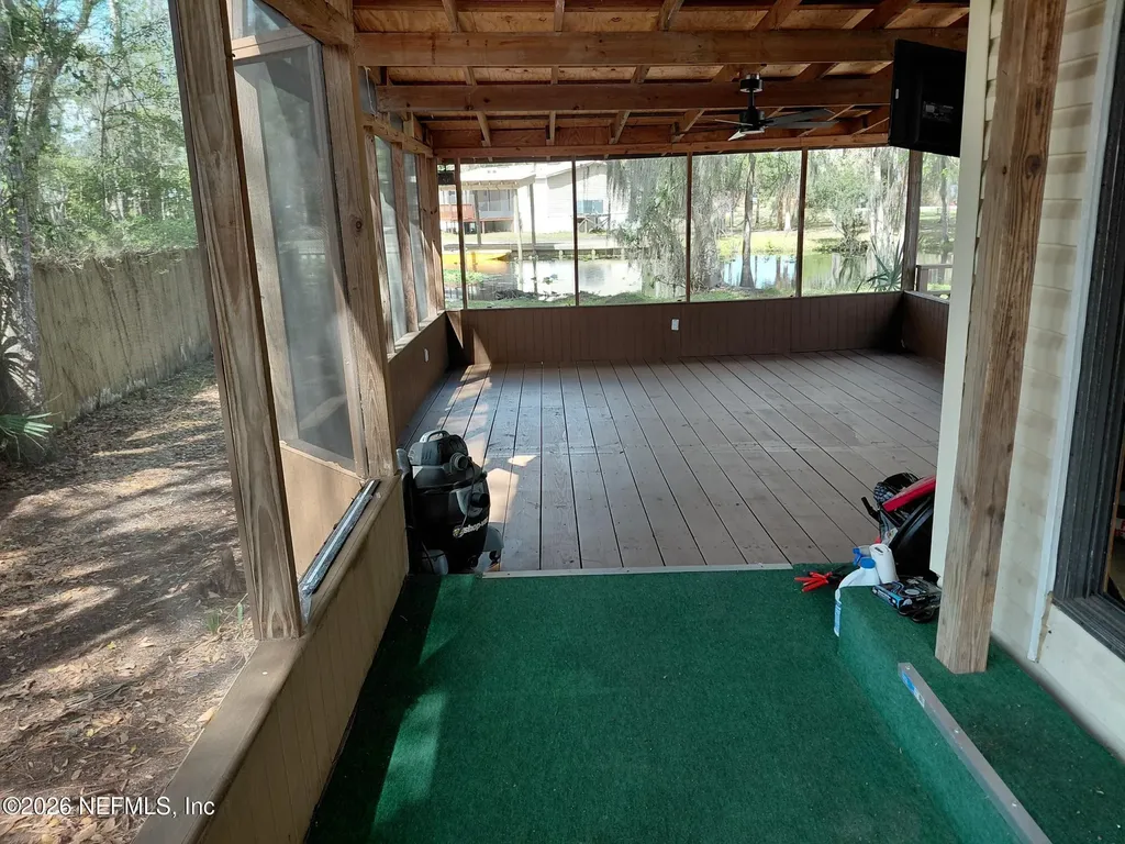 106 Breezewood Circle San Mateo FL 32187
