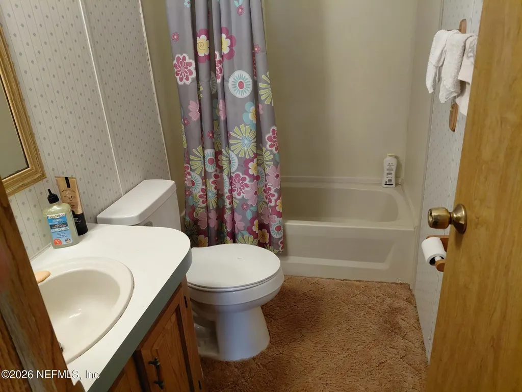 106 Breezewood Circle San Mateo FL 32187