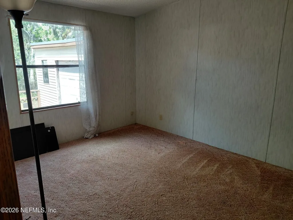 106 Breezewood Circle San Mateo FL 32187