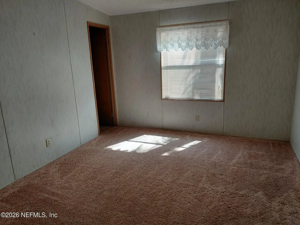 106 Breezewood Circle San Mateo FL 32187